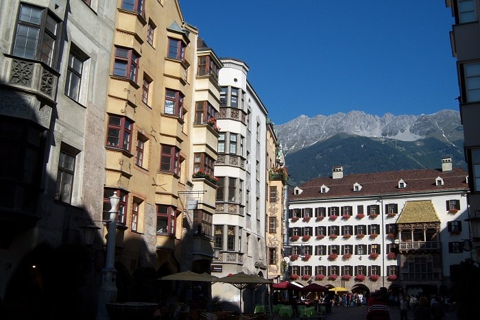 100_1698 small INNSBRUCK STREET VIEW.jpg - 292589 Bytes